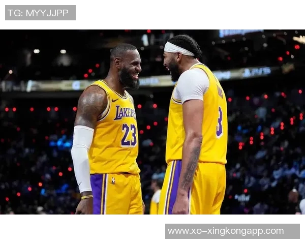 詹姆斯重返5对5训练感恩南湾湖人支持期待重回赛场表现