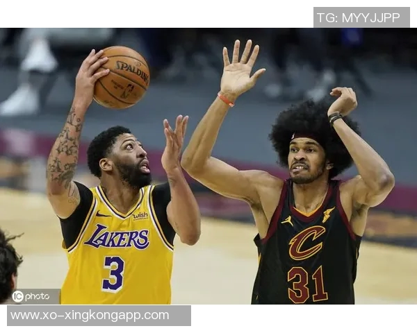 铁观音表现平平克莱全场手感冰凉仅得5分1篮板1助攻